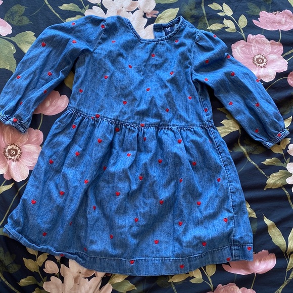 GAP Denim Dress with Hearts size 5T - Picture 1 of 6